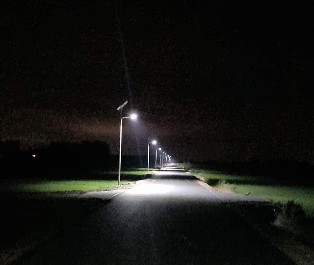 Budowa oświetlenia zewnętrznego z własnym źródłem zasilania w Gminie Staroźreby