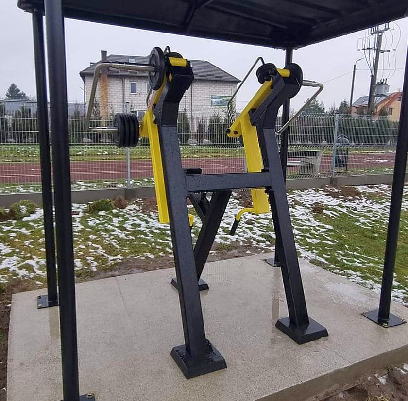 Siłownia plenerowej przy Zespole Szkolno-Przedszkolnym w Staroźrebach