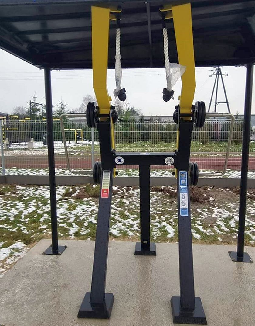 Siłownia plenerowej przy Zespole Szkolno-Przedszkolnym w Staroźrebach