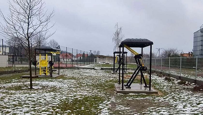 Siłownia plenerowej przy Zespole Szkolno-Przedszkolnym w Staroźrebach