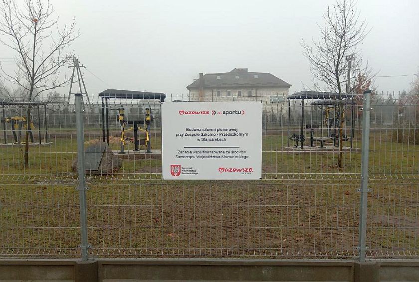 Siłownia plenerowej przy Zespole Szkolno-Przedszkolnym w Staroźrebach